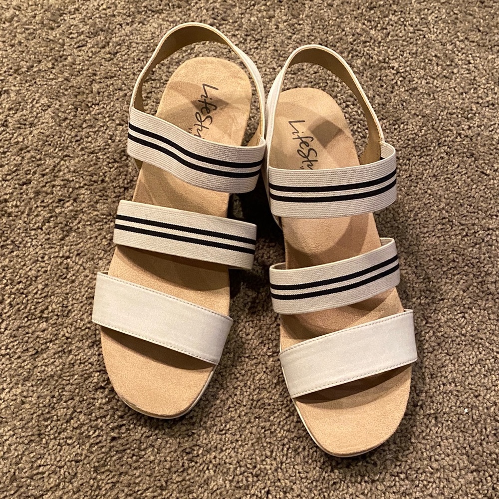 Life Stride Tan and Black Strappy Sandals 11